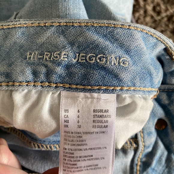 High-rise light wash American Eagle stretchy jeans - Picture 6 of 7